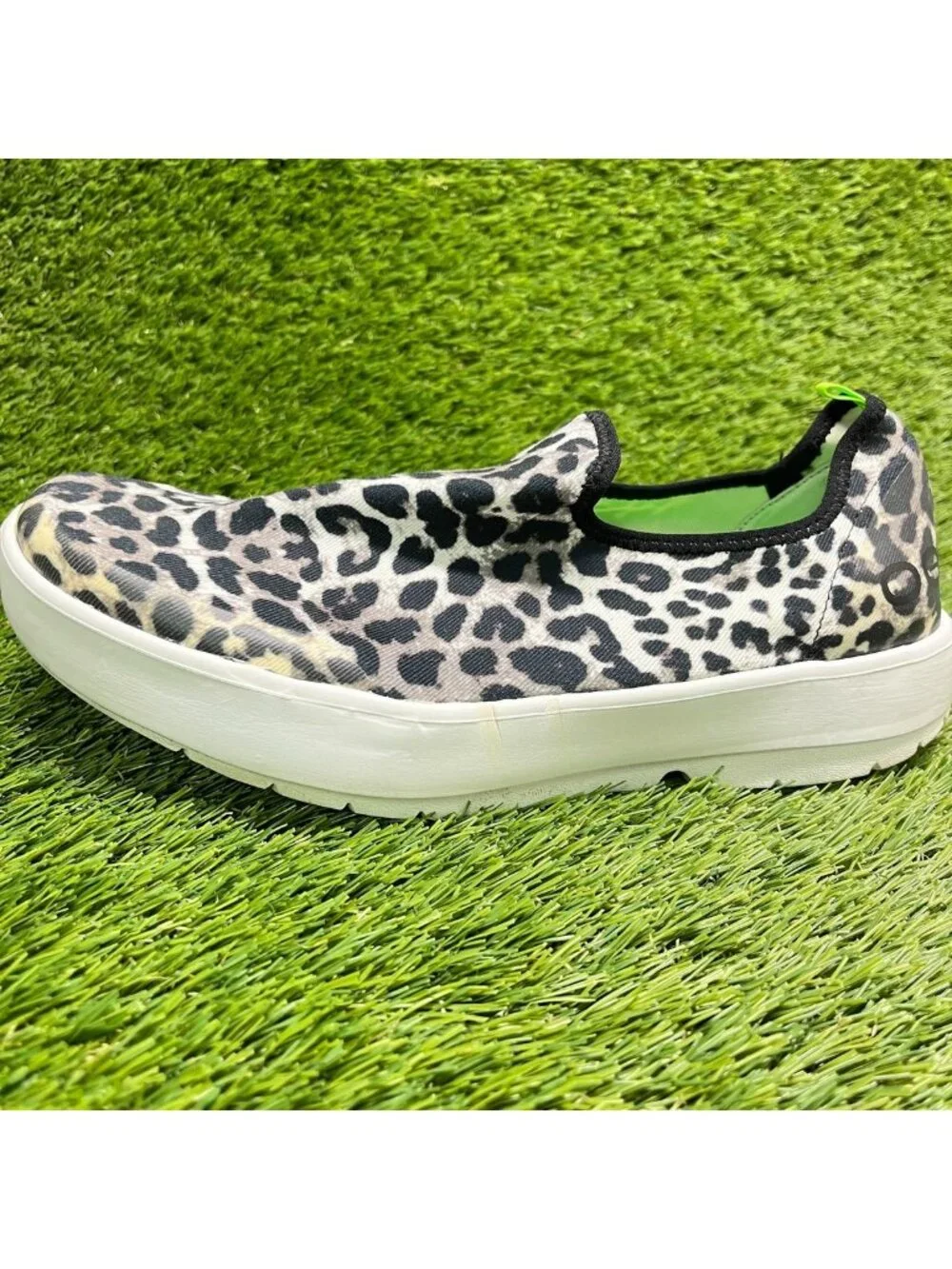 Oofos OOmg Eezee Leopard Print Womens Size 10 Black White Casual Slip On Shoes